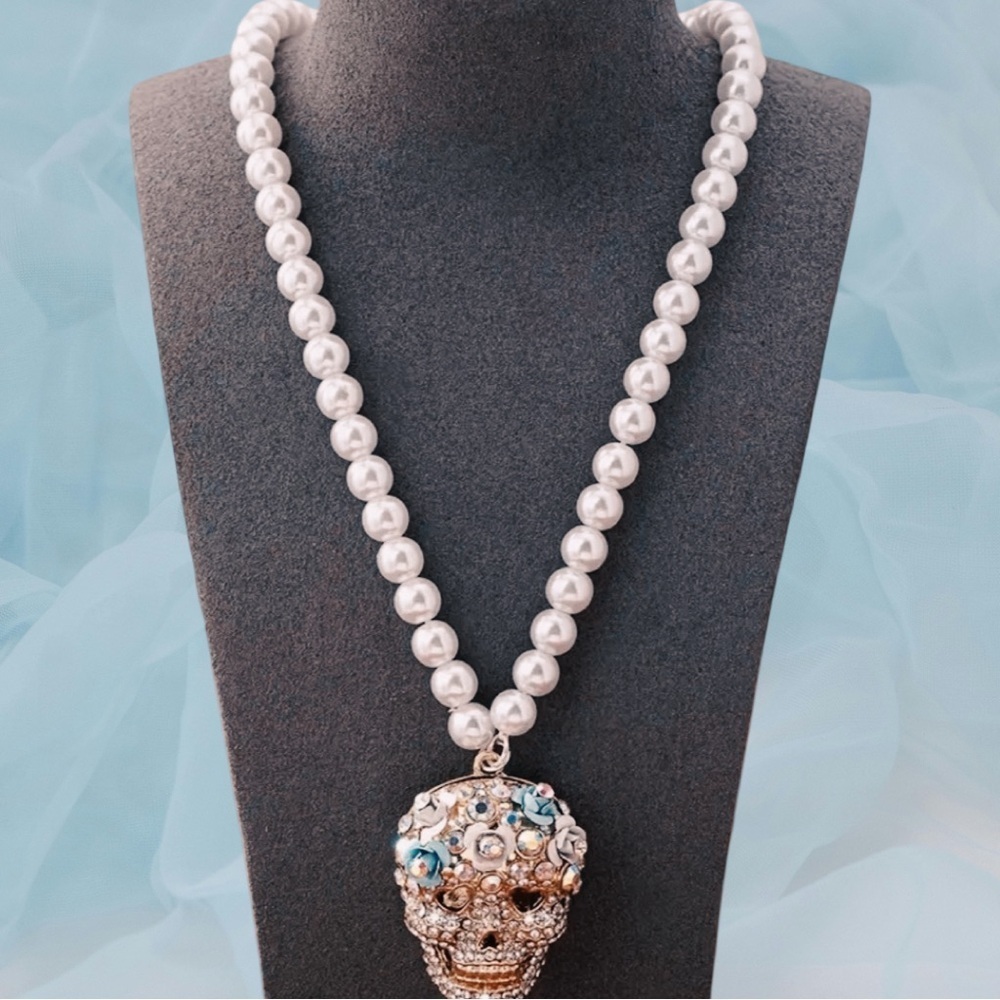 Bejeweled Skull Pearl Necklace 24” Blue Rose Iridescent Rhinestones 3” Extension - Picture 3 of 4